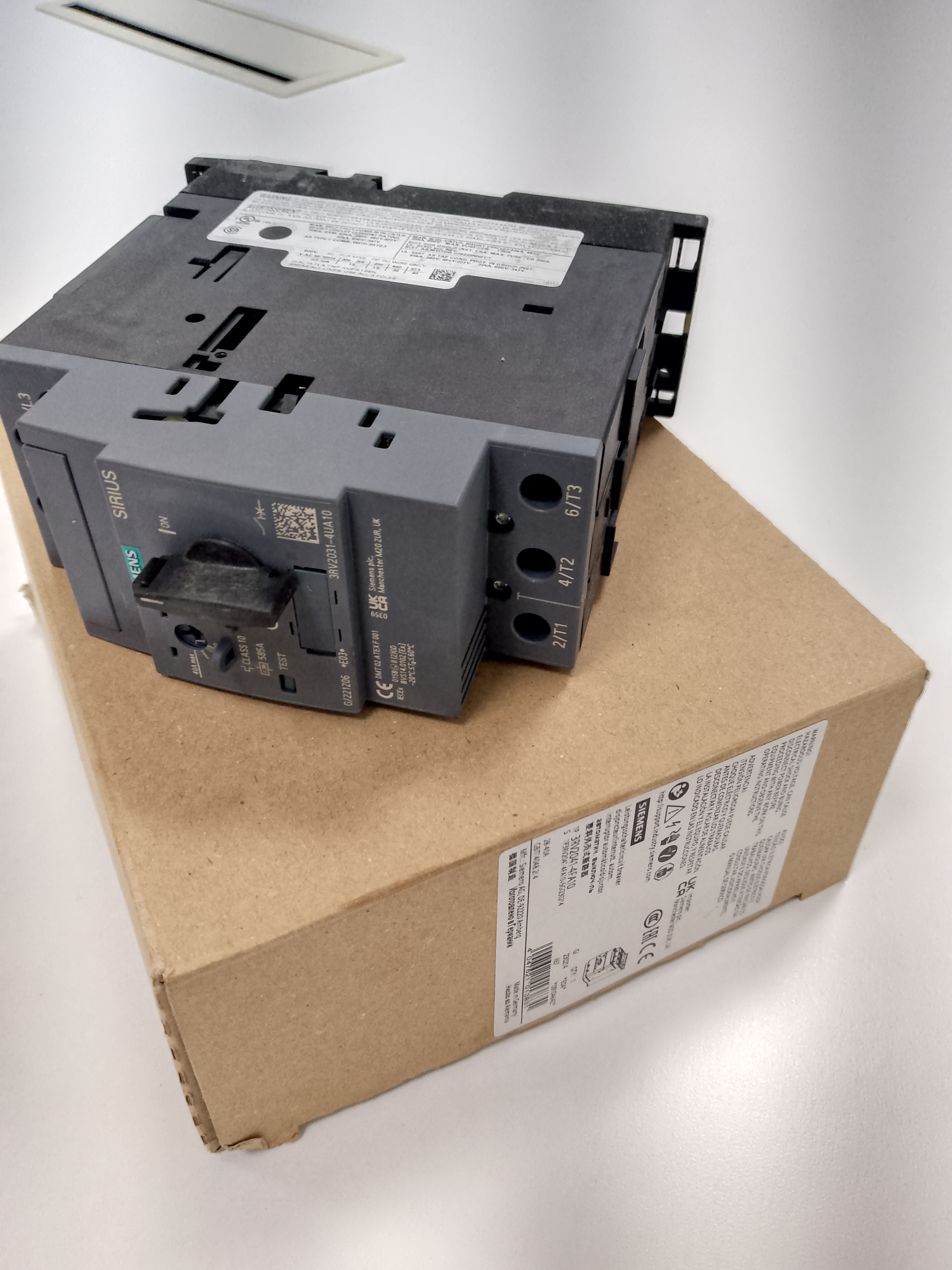 2 Disjoncteurs moteurs Siemens SIRIUS 3RV2031-4UA10 neufs